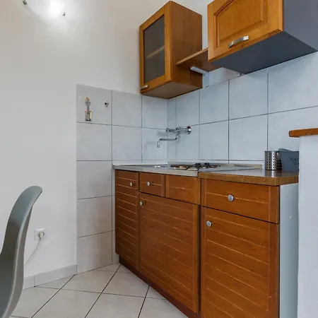 2713b Apartment *